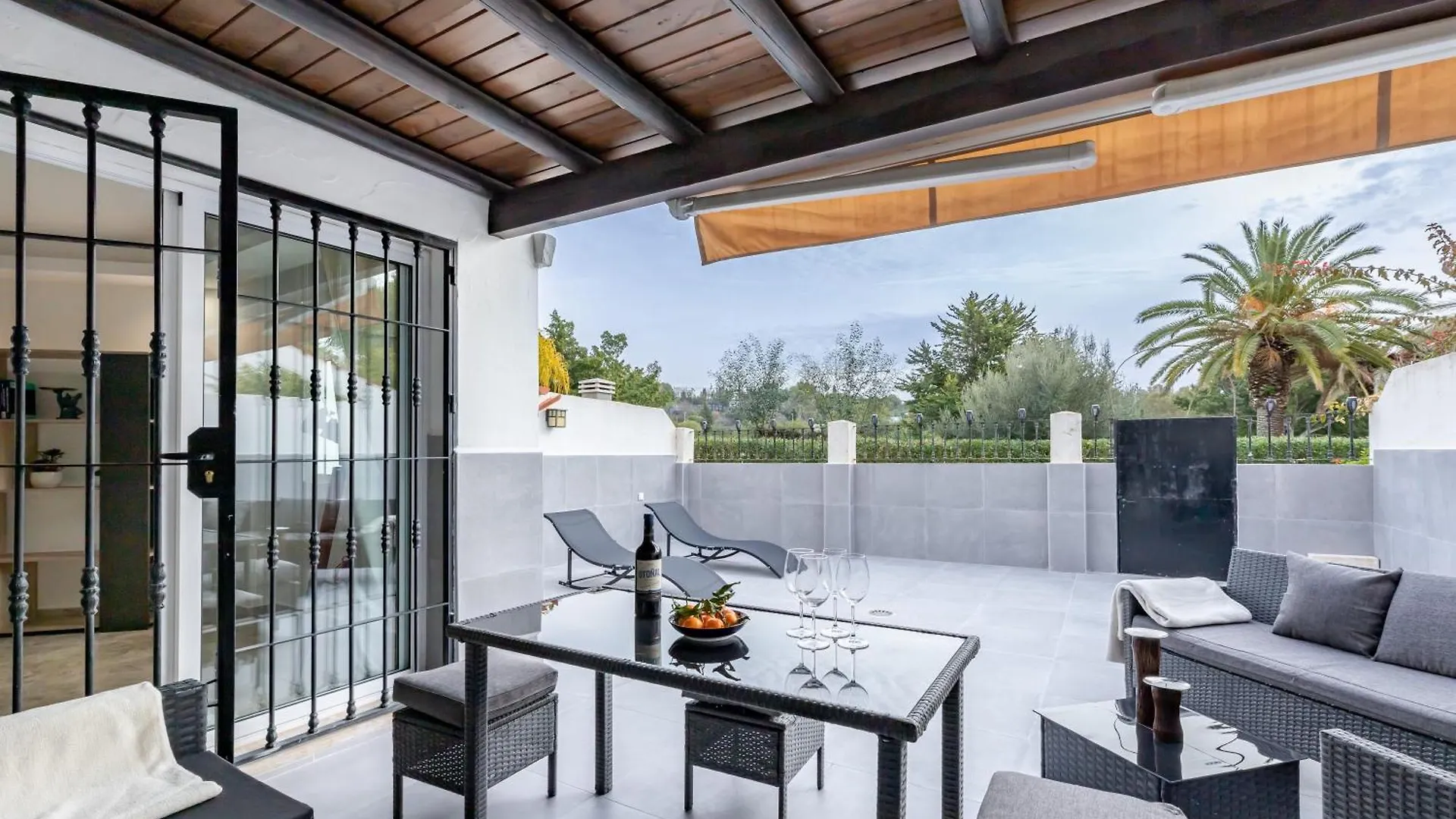 Cozy 4 Bedroom Townhouse With Swimming Pool Marbella