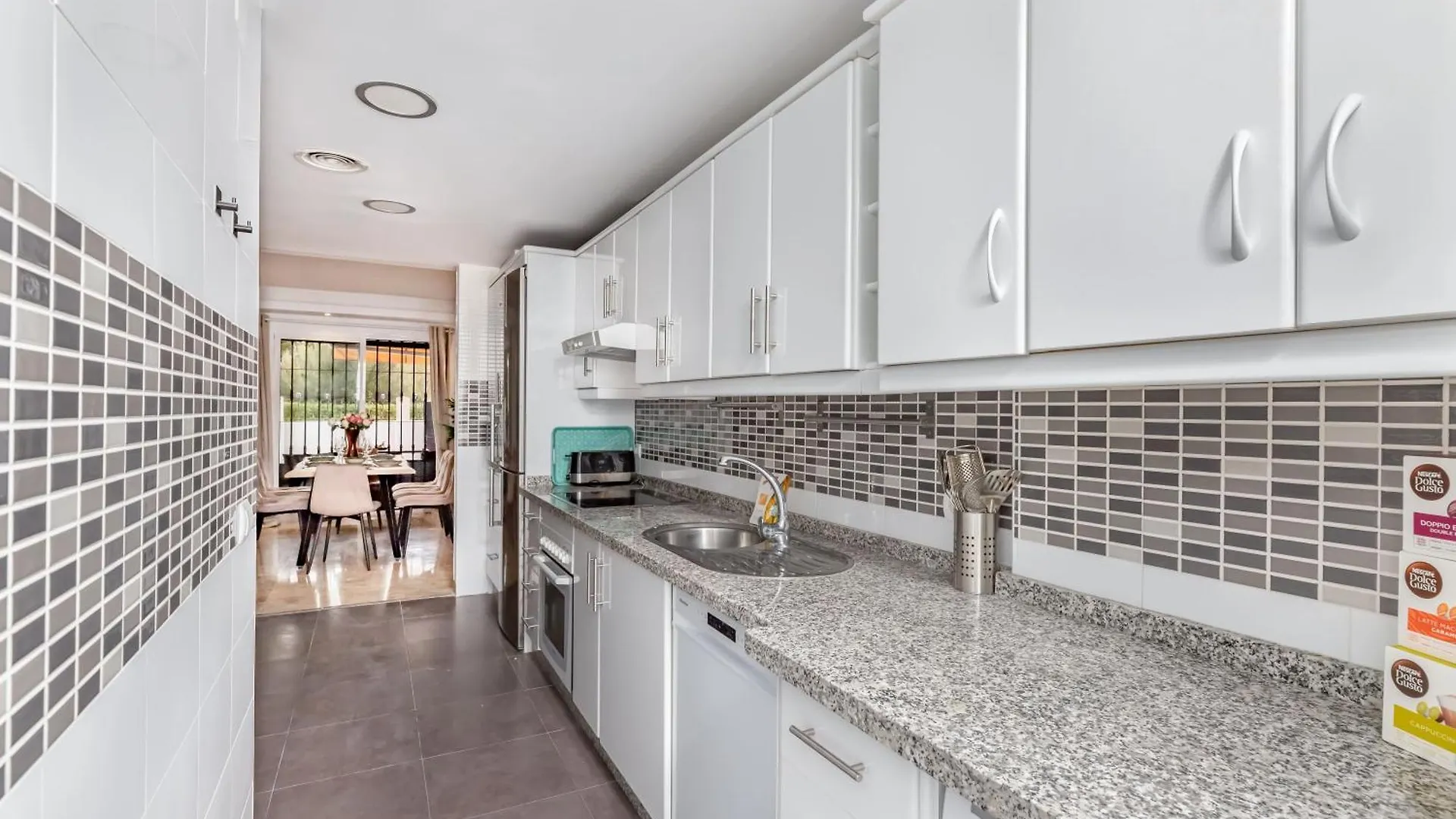 Cozy 4 Bedroom Townhouse With Swimming Pool Marbella