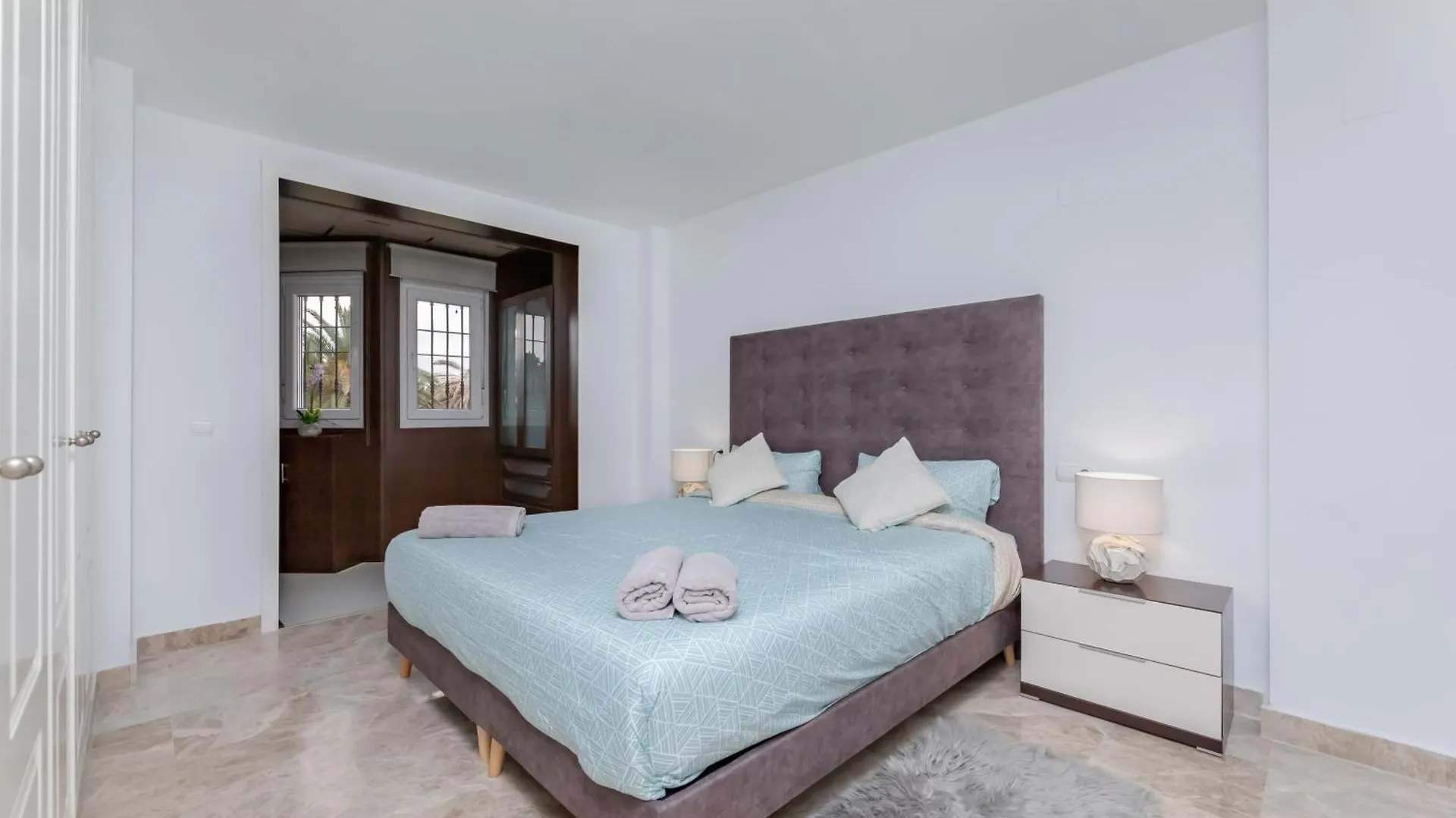 Cozy 4 Bedroom Townhouse With Swimming Pool Marbella
